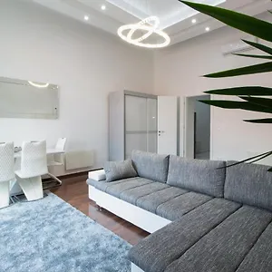  Apartment Basilika View Imperial -sas Street -need Reservation For Free Parking Hungary
